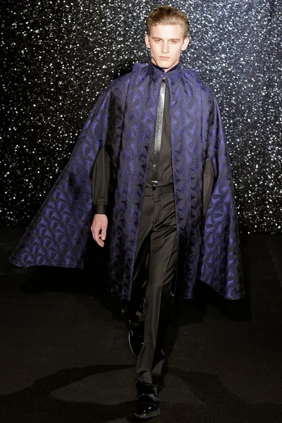 Look 17
